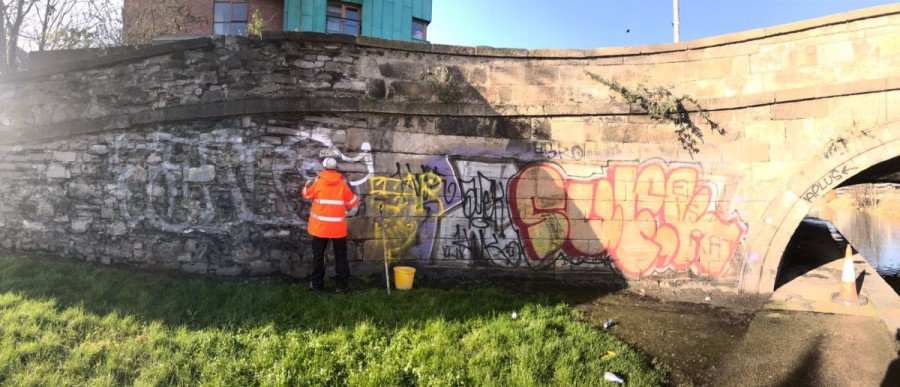 PMAC removing contamination from historic Drumcondra bridge 