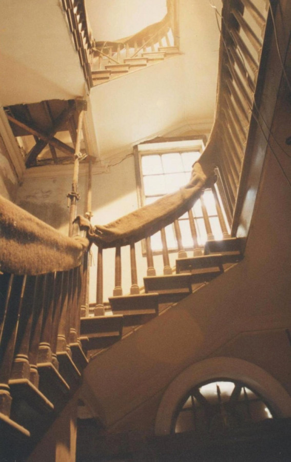 Imposing 'cantilivered' staircase under conservation
