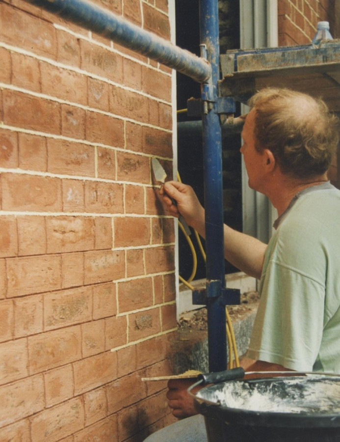 Tuck pointing of front facade using lime mortars